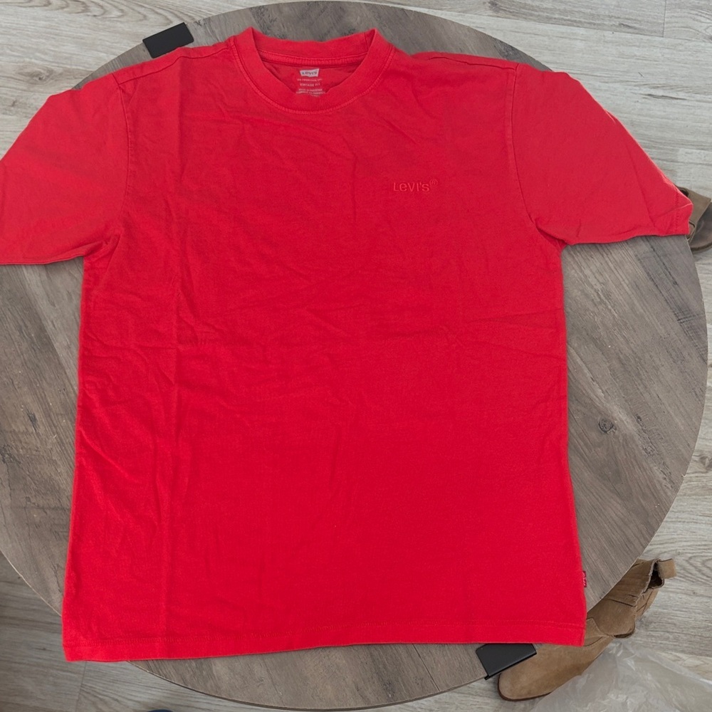 Levi's Red Solid Crewneck Tee for Men